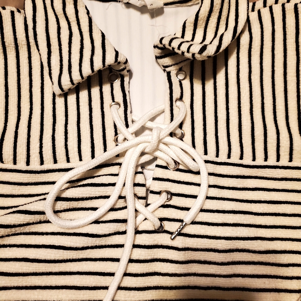 ANDREE BY UNIT Black and White Striped Top - Picture 5 of 5